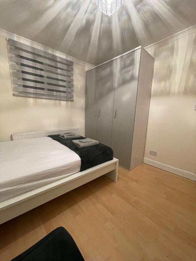 Entire 3 Bedroom Home - Minutes To Emirates Stadium! 伦敦 外观 照片