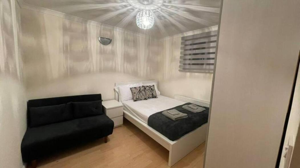 Entire 3 Bedroom Home - Minutes To Emirates Stadium! 伦敦 外观 照片